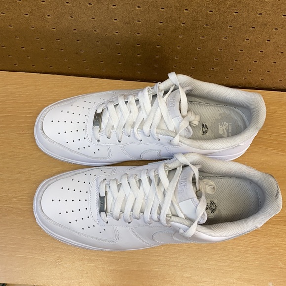 Nike Air Force 1 ‘07 Triple White Size 10 Men’s - Picture 8 of 12